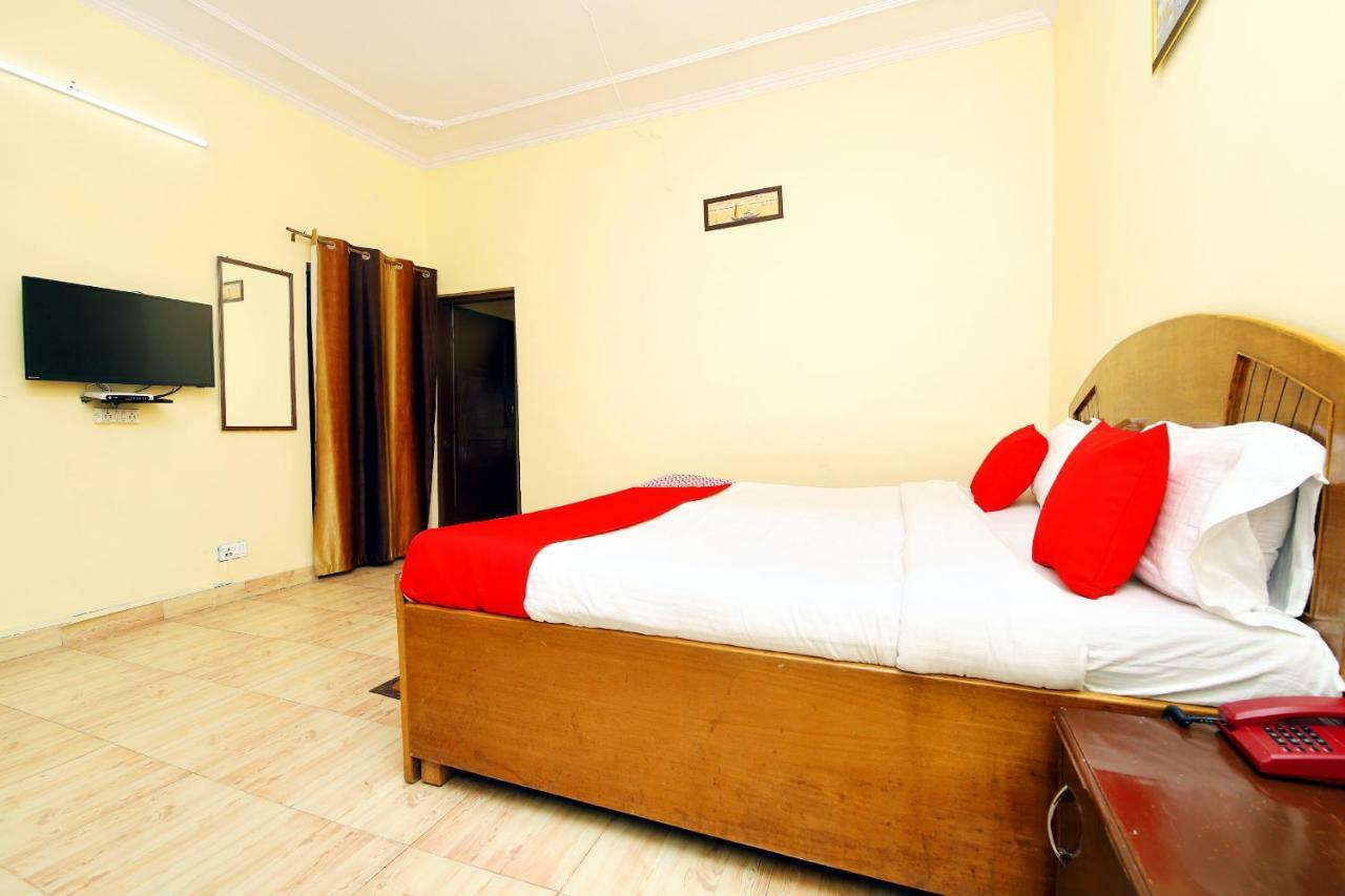 Oyo 8670 Hotel Usha Palace Массури Экстерьер фото